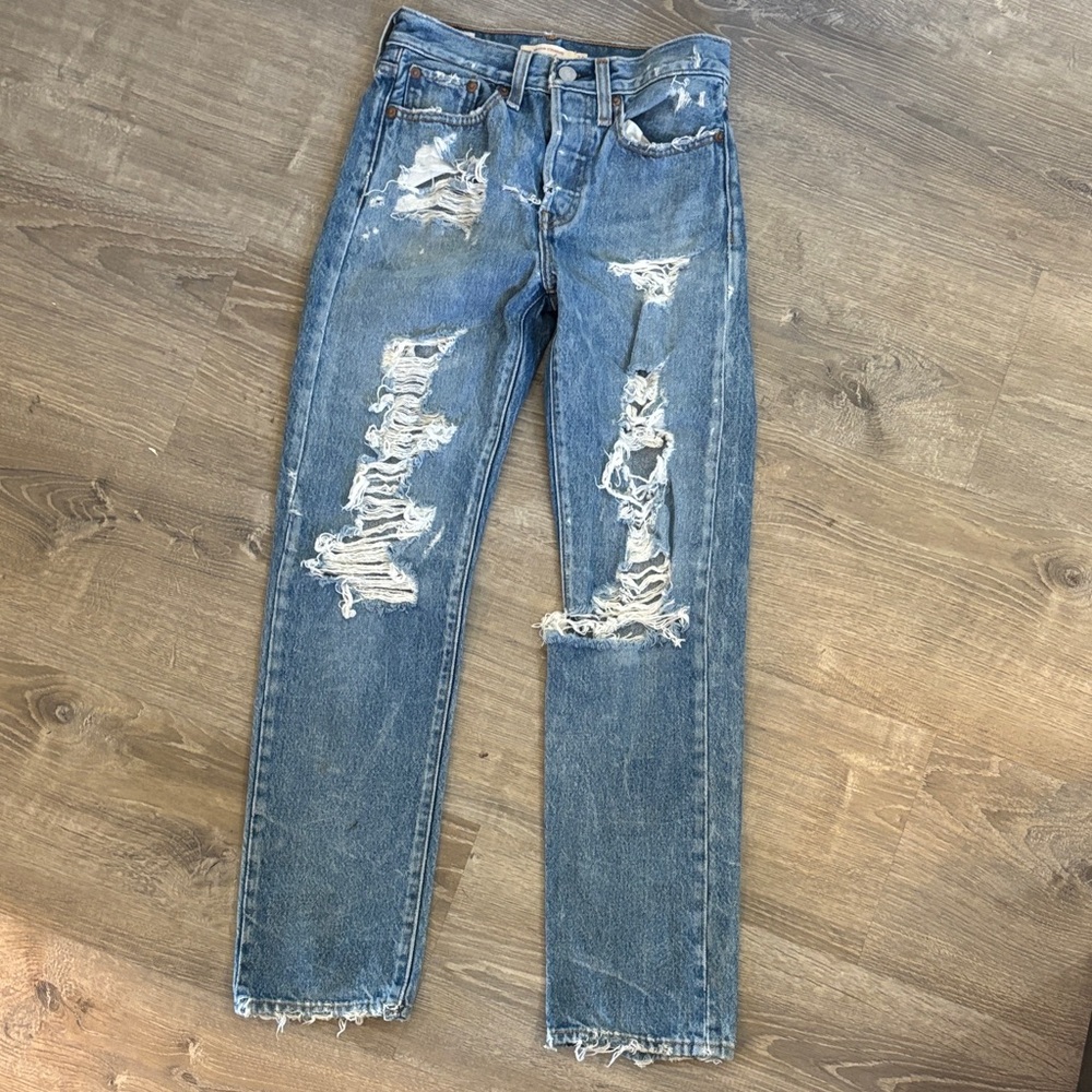 Levi’s Wedgie Straight Distressed Blue Ripped Straight-Leg Jeans